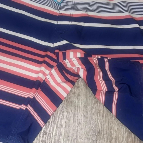 Vineyard Vines Americana Stripe Board Shorts size 35 men’s pink blue white swim - Picture 6 of 9